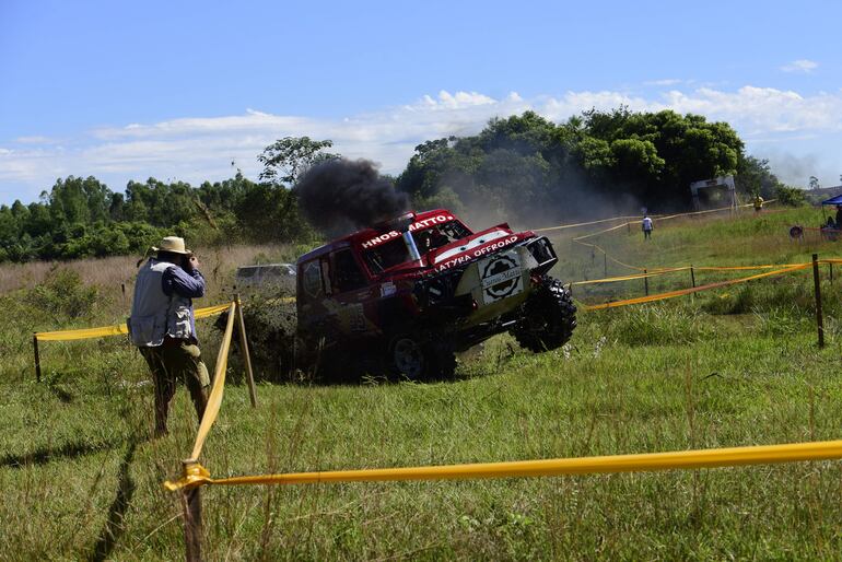 Ismael Matto y Ariel Fernández (Nissan Safari).