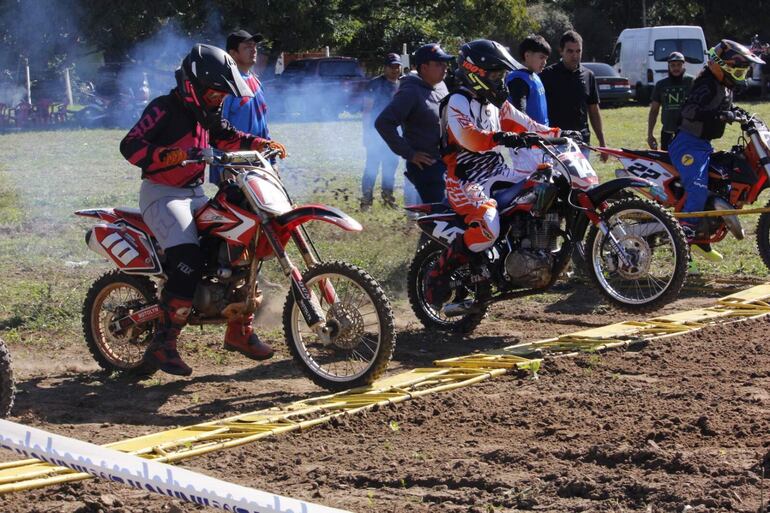 Se vivirán carreras en las modalidades de velocross, supercross y minimotos, en la competencia que tendrá lugar el domingo, en el circuito "2M Pocer" de Villeta.