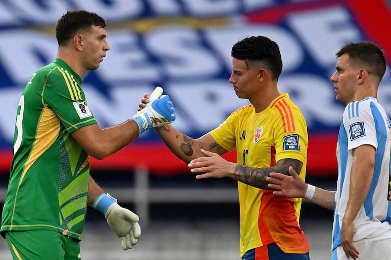 Argentina's goalkeeper Emiliano Martinez (L) greets Colombia's midfielder James Rodriguez at the end of the 2026 FIFA World Cup South American qualifiers football match between Colombia and Argentina, at the Metropolitano Roberto Meléndez stadium in Barranquilla, Colombia, on September 10, 2024. (Photo by RAUL ARBOLEDA / AFP)