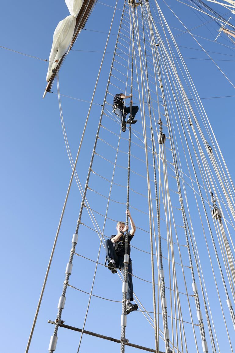 La princesa Leonor realiza ejercicios en su travesía como guardiamarina en el Buque Escuela Juan Sebastián de Elcano.