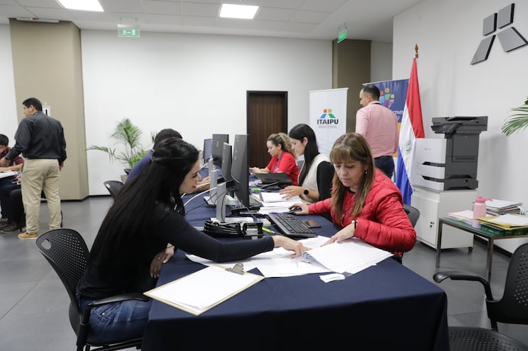 Postulantes para las 220 vacancias de Itaipú.