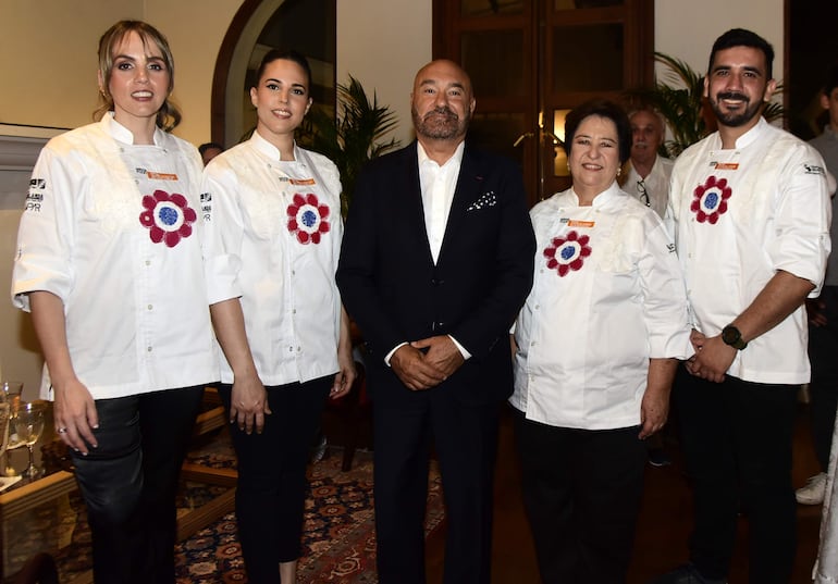 Chiara Pederzani, Johanna Borgognon, Pierre-Christian Soccoja, embajador de Francia, Bella Rosa Estigarribia y Tomás Arrúa.