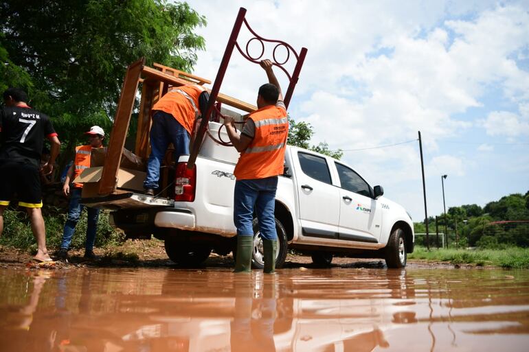 Los afectados fueron evacuados junto a sus pertenencias. Gentileza/Itaipú.