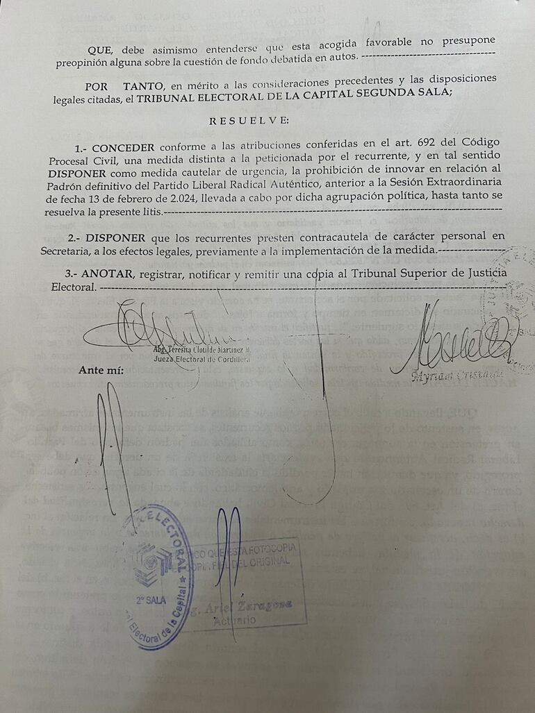 Resolución del TSJE que establece reponer en su condición de afiliados al PLRA a los cuatro senadores liberocartistas expulsados por el directorio.