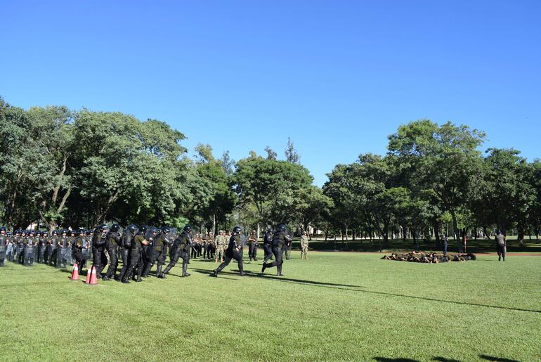 Un total de 124 agentes penitenciarios se capacitaron en control de disturbios en penitenciarías.