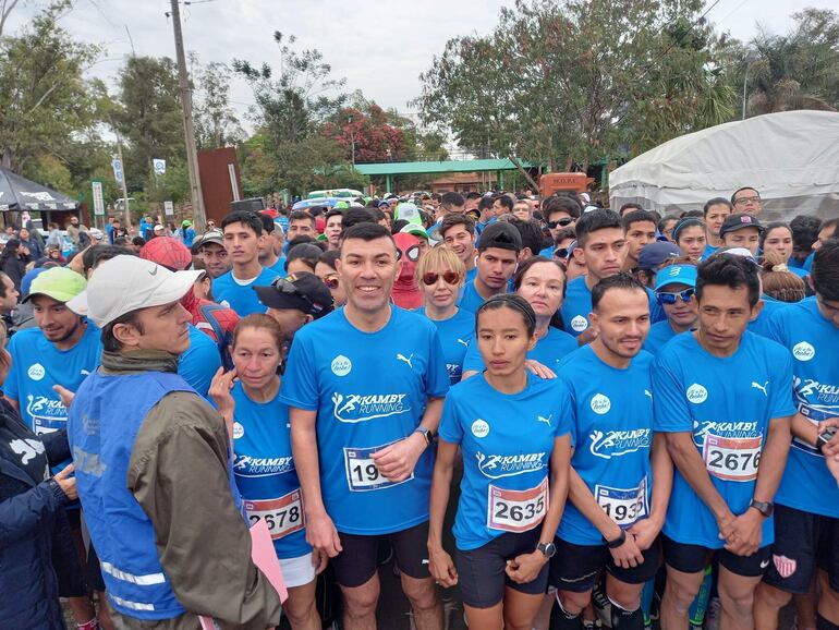 Los corredores en el punto de salida del Kamby Running ayer en Parque Guasu. Foto: Super Run