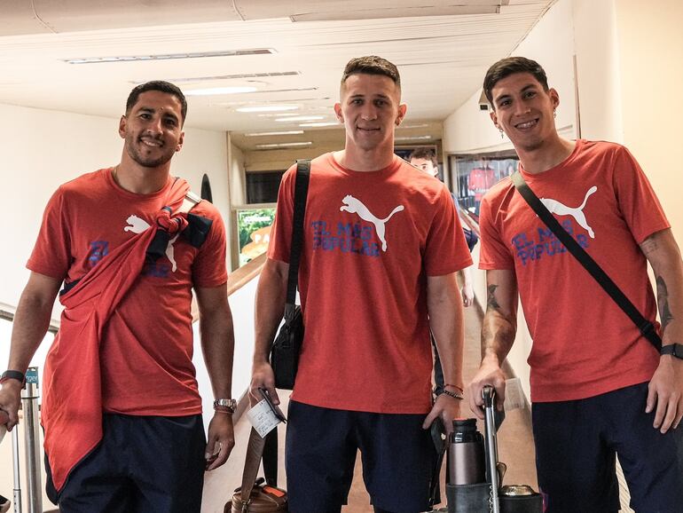 Los jugadores de Cerro Porteño en el viaje a la ciudad de Santiago para el estreno en la Copa Libertadores 2024 ante Colo Colo.