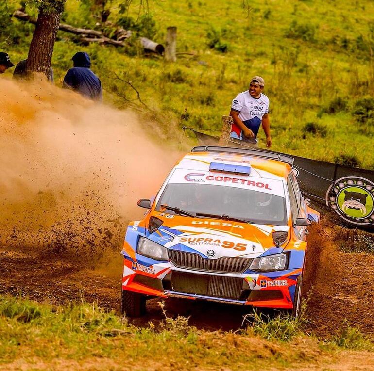 Nico Tómboly, en su primera experiencia dentro del certamen sudamericano junto a Juan José Bilbao, en el Škoda Fabia R5.