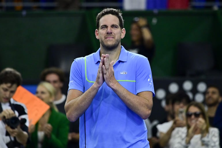 El argentino Juan Martín Del Potro reacciona durante un partido contra el serbio Novak Djokovic el domingo, en el Estadio Parque Roca en Buenos Aires (Argentina).