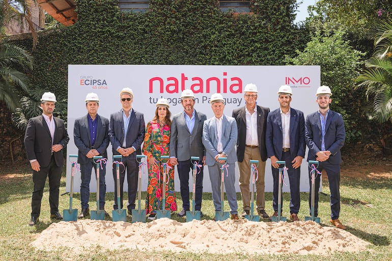 Diego Prieto, Director INMO Desarrollos; Manuel Barrios, Gerente General Salum & Wenz; Giovanni Masulli, Director General INMO Desarrollos, María Mercedes Pérez; Alejandro
Dominguez, Director INMO Desarrollos; Walter Fuks, CEO Grupo ECIPSA; Carlos Wenz, Director Salum & Wenz; Ezequiel Bonomo, Director de Desarrollo Comercial Grupo ECIPSA Y Esteban Nazario, Gerente Corporativo de Operaciones Comerciales Grupo ECIPSA.