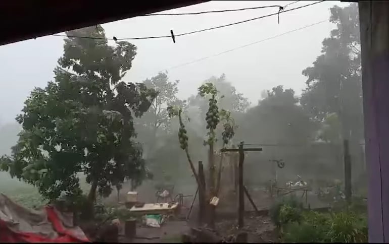 Ventarrones y abundante lluvia se desató en Itapúa Poty.