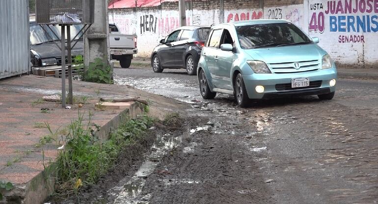 Vecinos y comerciantes de MRA lamentan que ni la comuna ni el gobierno Central actúen.