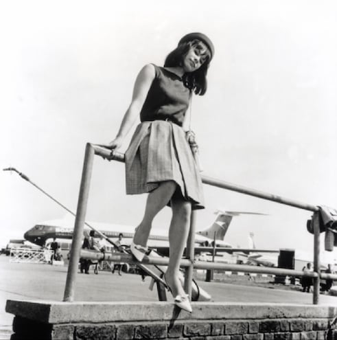 Astrud Gilberto en el aeropuerto de Heathrow, junio de 1965.