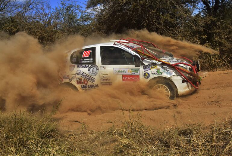 Arnaldo “Lokillo” Duarte y Jony Martínez son los vencedores de la Clase RC4B con el Toyota Vitz.