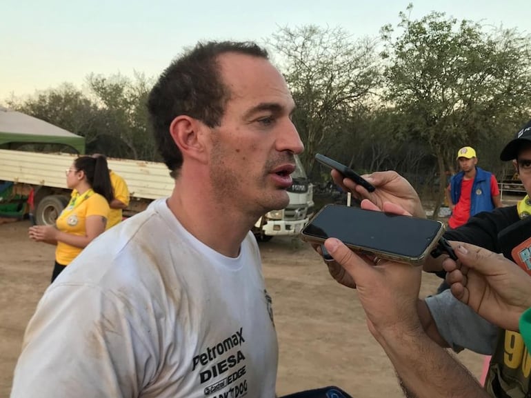 Gustavo Saba, piloto del VW Polo GTI R5, después de culminar la Etapa 2 del Rally del Chaco 2023.