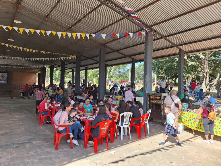 Varias familias disfrutaron del Karu Guazu.