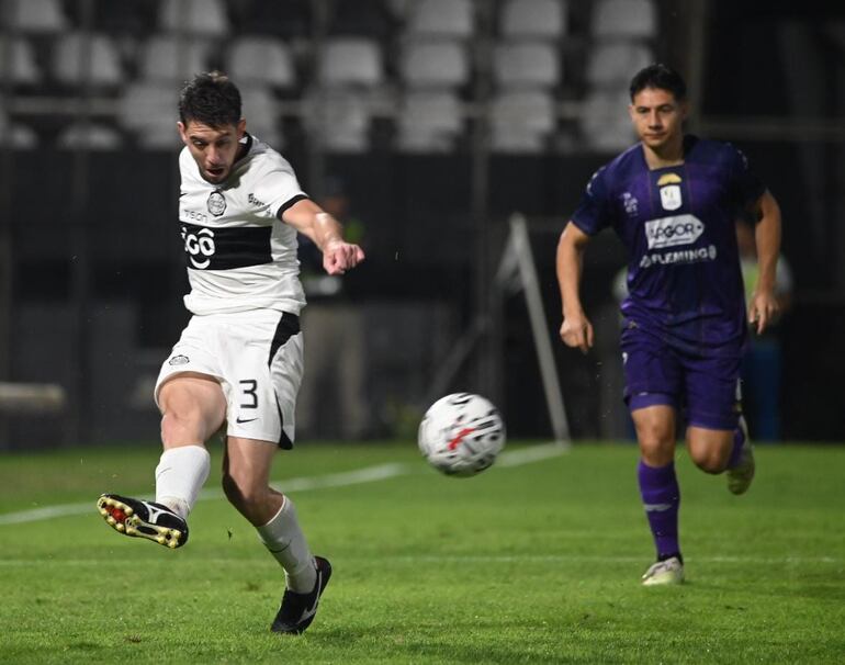 Alejandro Silva, de Olimpia, en el duelo ante Tacuary en el Manuel Ferreira.