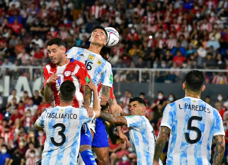 El Paraguay-Argentina se marchó sin goles pero con muchas emociones.