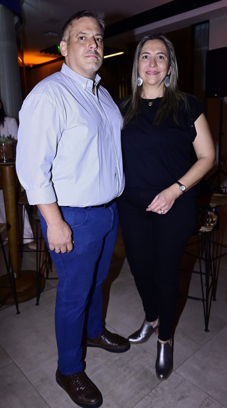 Joshua Rodgers y Perla Melgarejo.