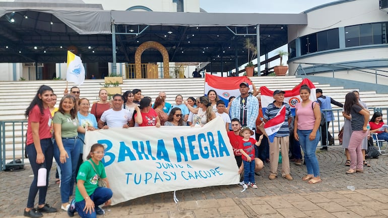 Un grupo de pobladores de Bahía Negra llegó junto a la Virgen de Caacupé en el inicio del novenario.