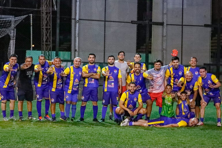 Filial Luque festeja el título de campeón del torneo del CPDP.