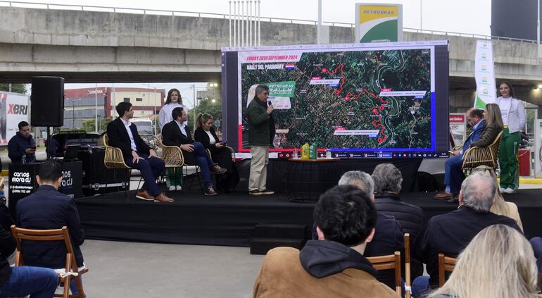 Sergio Arréllaga brindando detalles de lo que será el Petrobras Rally del Paraguay, quinta prueba del Campeonato Nacional de la modalidad, a disputarse del 19 al 21 de setiembre en el sur del país.