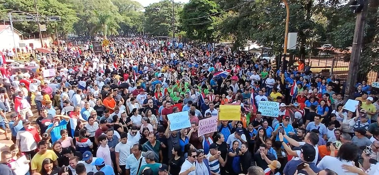 Ayer se realizó una concurrida manifestación para repudiar la inseguridad en Ciudad del Este.