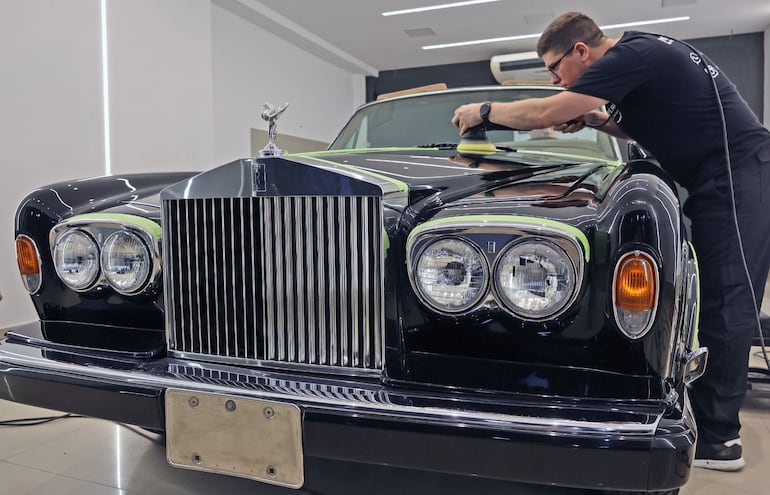 Peña abordará un lujoso Rolls-Royce Corniche II, de color negro