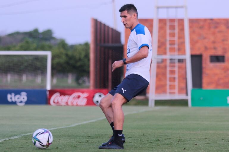 Marcos Cáceres quedó desafectado del juego con Chile.