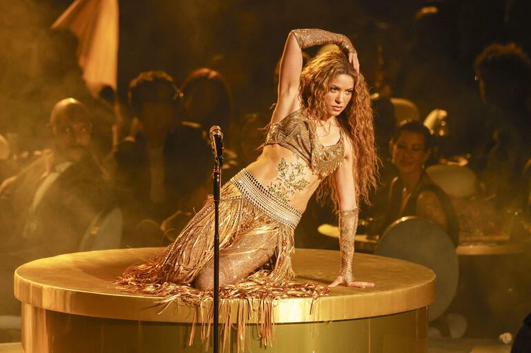 ¡Diosa! Shakira durante la performance que presentó en la gala anual de los Premios Grammy. (EFE/EPA/CAROLINE BREHMAN)
