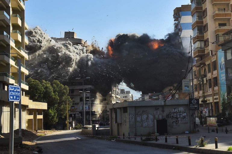 Hizbulá lanza una treintena de ataques en una jornada de intenso fuego cruzado con Israel.