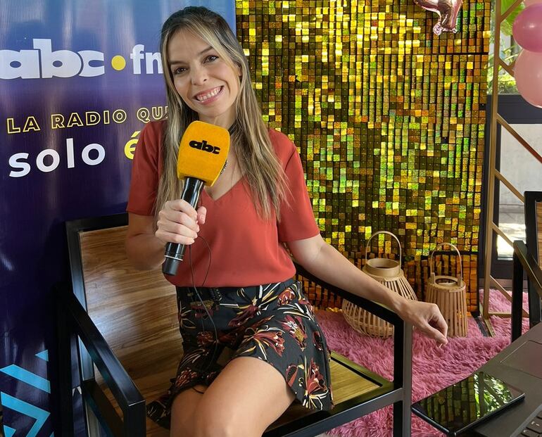 Belén Bogado conduce "Belén a la siesta". El programa se realizará hoy hasta las 15:00 desde el Shopping Mariscal.