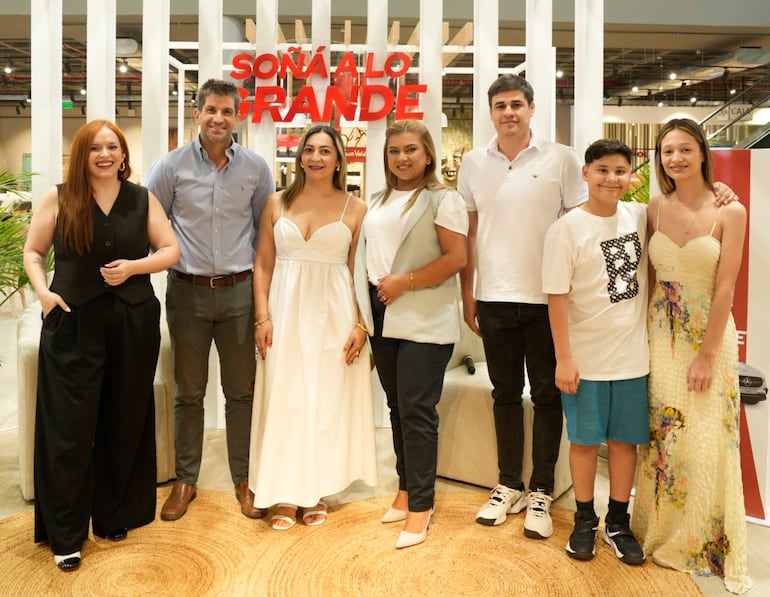 Marilé Unger, Lucas Philpotts, Perla Peña, Adelia Sanabria, Ulises Vera, Ian Vera y Norelys Portillo.