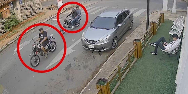 Luego de abandonar el biciclo utilizado en el atentado, los sicarios habrían intentado incinerar la motocicleta.