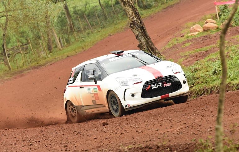 Gran performance de Enrico Massagrande y Gustavo García (Citroën DS3 R3 Max) entre los autos de la F2 y la RC4A.