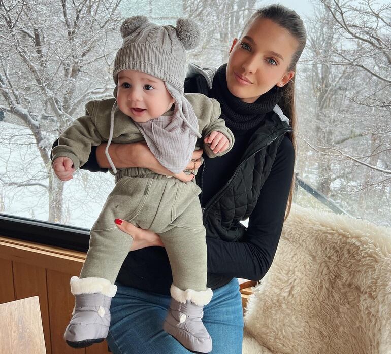 ¡Hermosos, madre e hijo! Anna Chase y Santi Guerreros.