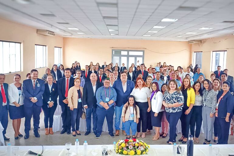 Conforman red de secretarías de la Mujer en 17 distritos del departamento de Guairá.