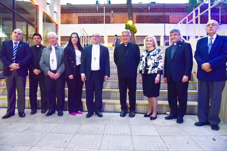 Autoridades de la Universidad Católica y de la Conferencia Episcopal Paraguaya (CEP) dieron por inaugurado el nuevo complejo estudiantil universitario.