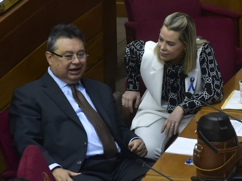 Los senadores cartistas Gustavo Leite y Lizarella Valiente.