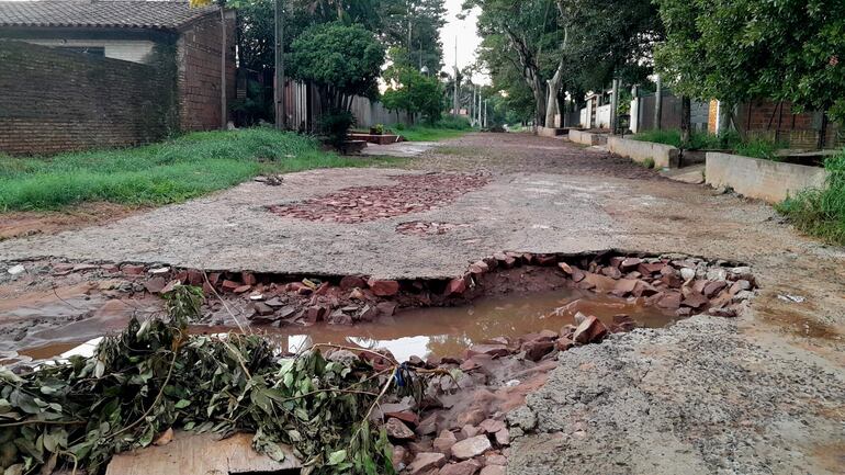 Otro sector de la calle Los Laureles de la compañía Pa`i Ñu de Ñemby. 