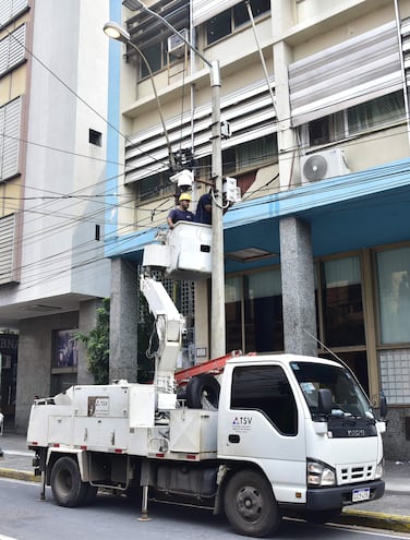 Las empresas de telecomunicaciones retiraron sus cables hoy.