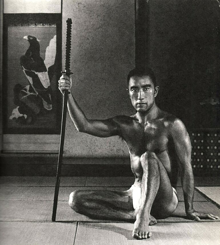 Yukio Mishima fotografiado por Tamotsu Yato, 1965.