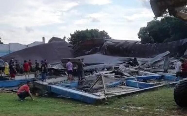 Tormenta derrumbó un tinglado repleto de niños en Caaguazú