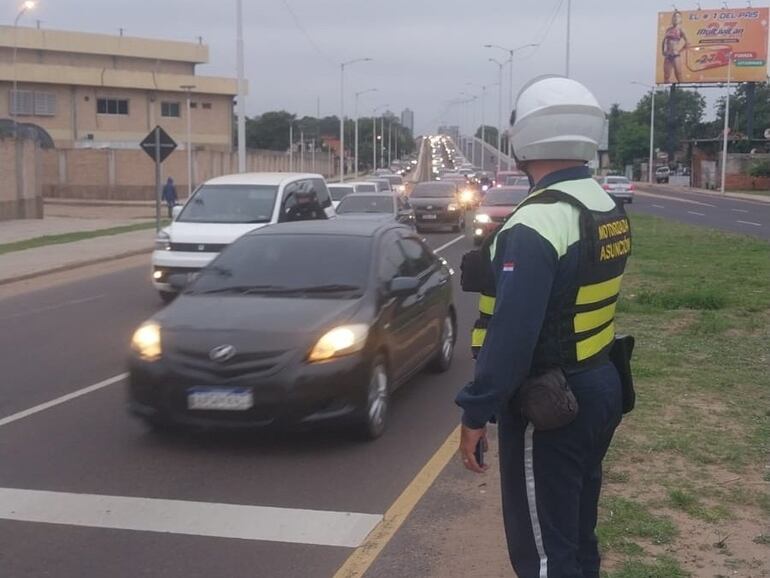 Agente de PMT de Asunción (Foto ilustrativa).