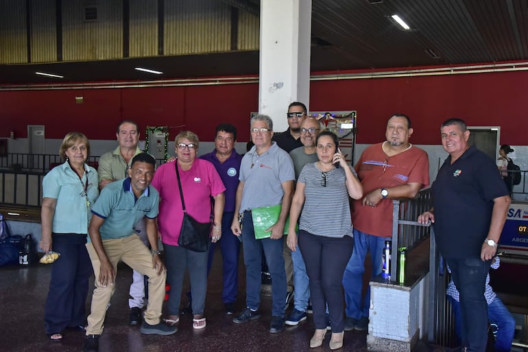 Manifestación de funcionarios de la Estación de Buses de Asunción por persecución del intendente Nenecho.