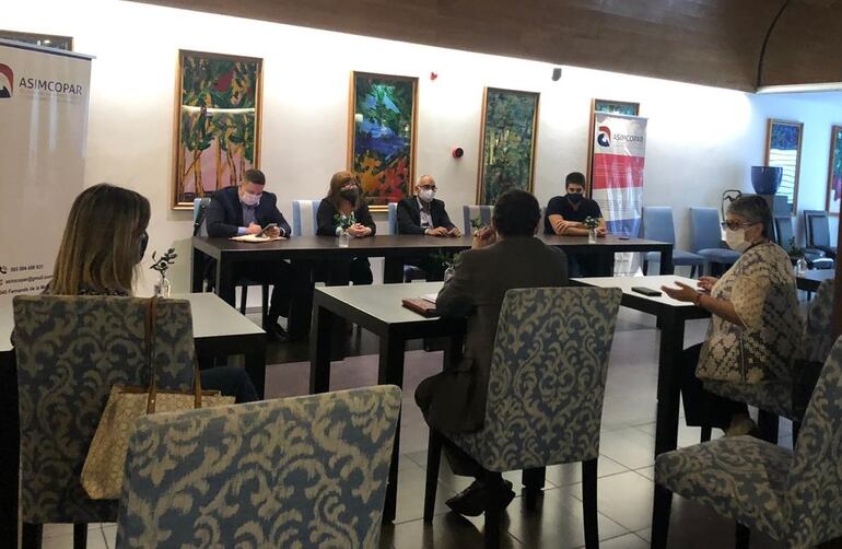 Empresarios se reunieron esta mañana, a discutir temas de interés para lograr encaminar la reactivación económica en el país.