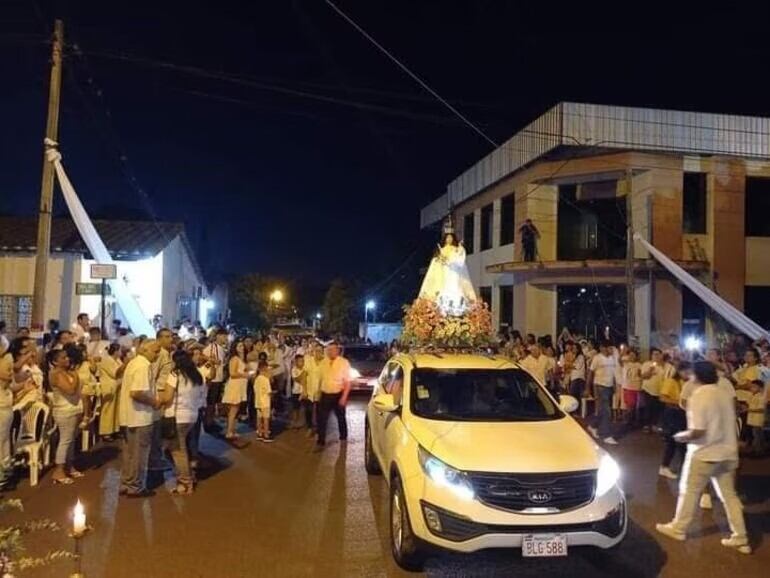 Honran a la Virgen de la Candelaria en Atyrá.