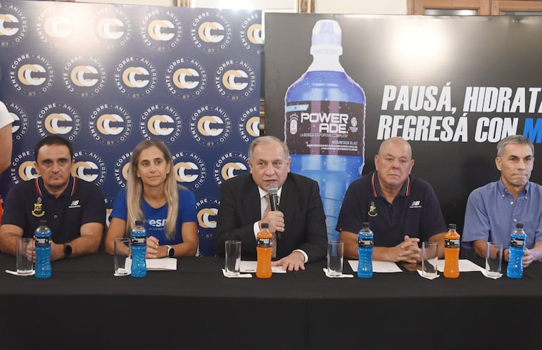 En el marco de una conferencia, se llevó a cabo la presentación de la tercera edición del “Cente Corre”, actividad deportiva que se llevará a cabo para celebrar el 87° aniversario del Club Centenario, el próximo domingo 14 de abril.