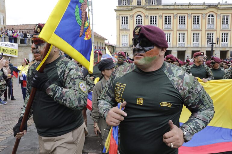 Manifestantes en contra del gobierno de Gustavo Petro. 