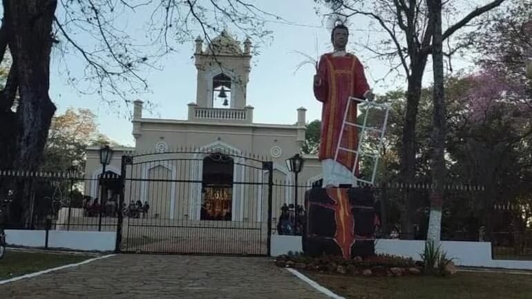 La iglesia San Lorenzo Mártir de Altos fue construida en el año 1582, siendo la primera de la orden franciscana edificada en Paraguay; la cual fue reconstruida tras la Guerra de la Triple Alianza en el año 1878.